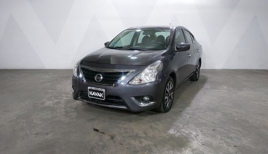 Nissan • Versa