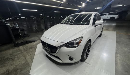 Mazda • Mazda 2