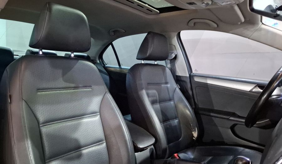 Volkswagen Jetta 2.5 SPORTLINE BOLSA PAQWELT TECHO TIP. Sedan 2015
