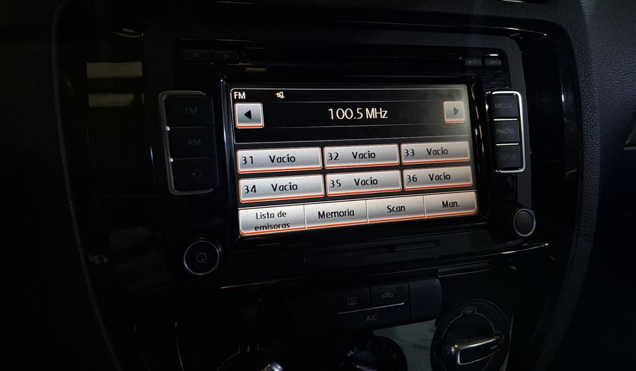Volkswagen Jetta 2.5 SPORTLINE BOLSA PAQWELT TECHO TIP. Sedan 2015