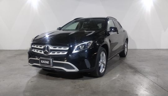 Mercedes Benz • Clase GLA