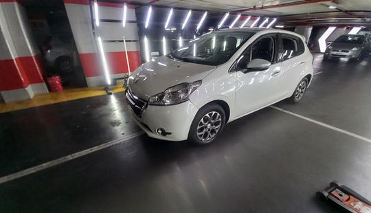 Peugeot • 208