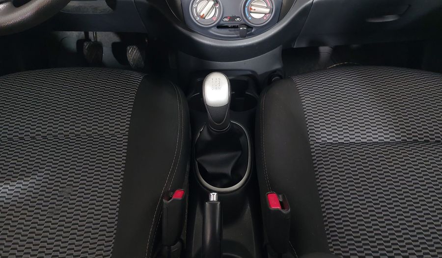 Nissan March SV Hatchback 2016