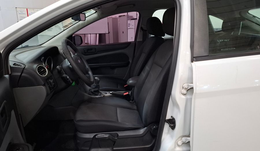 Ford Focus Ii 1.6 TREND Hatchback 2012