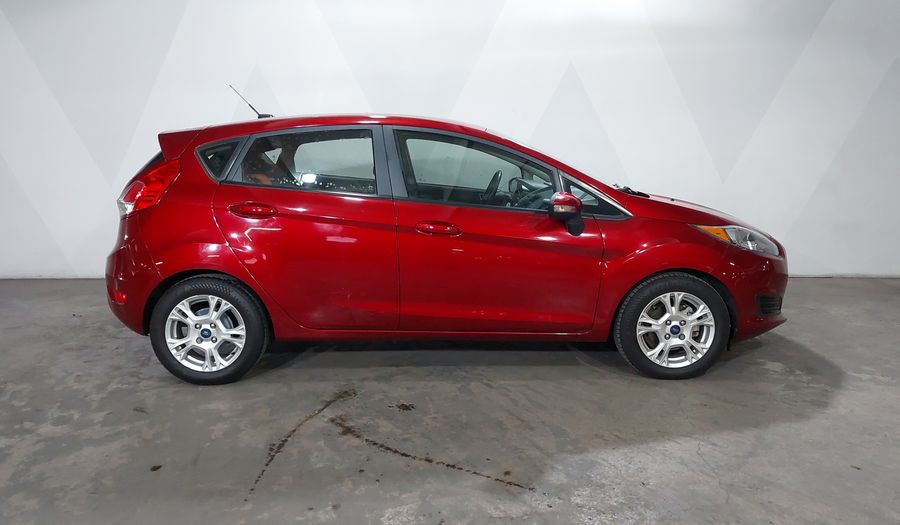 Ford Fiesta 1.6 SE MT Hatchback 2016