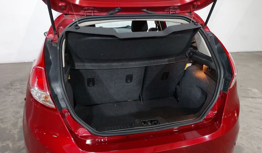 Ford Fiesta 1.6 SE MT Hatchback 2016