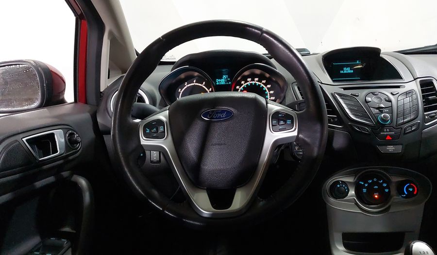 Ford Fiesta 1.6 SE MT Hatchback 2016