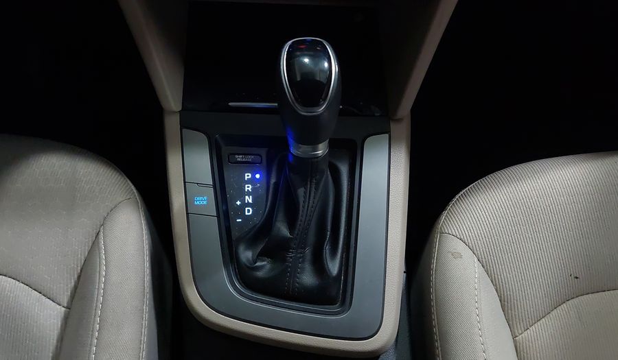 Hyundai Elantra 2.0 GLS PREMIUM AT Sedan 2017