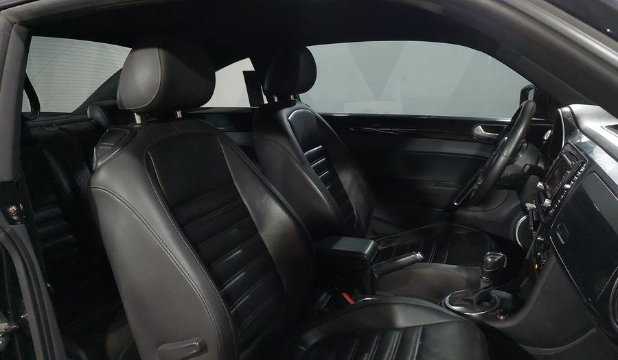 Volkswagen Beetle 2.0 TURBO DSG Hatchback 2013