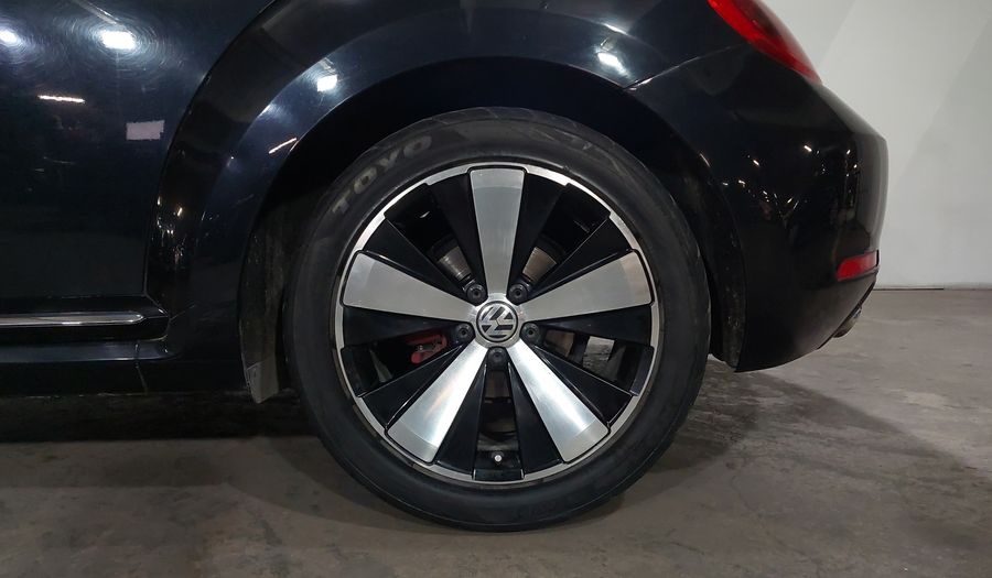 Volkswagen Beetle 2.0 TURBO DSG Hatchback 2013