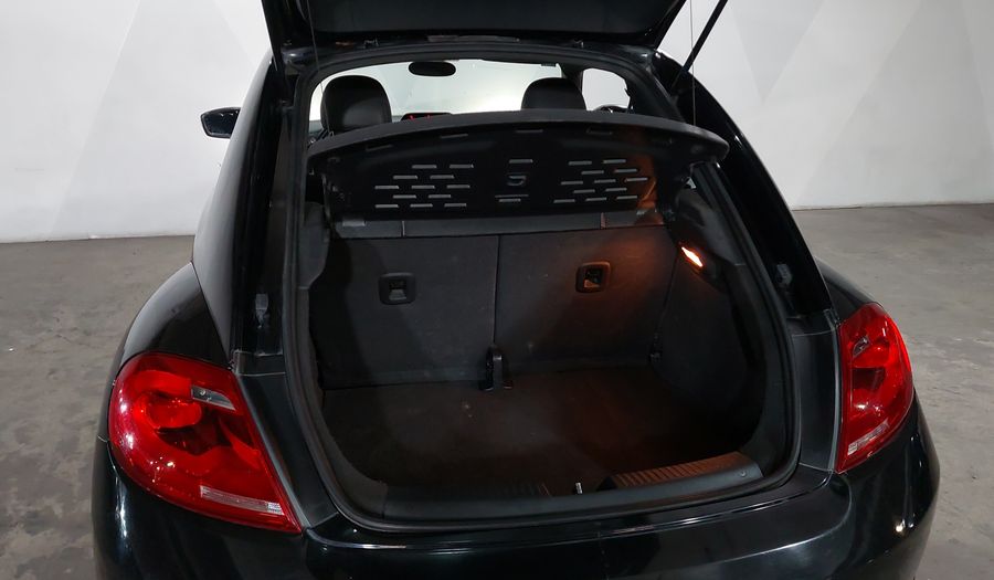 Volkswagen Beetle 2.0 TURBO DSG Hatchback 2013