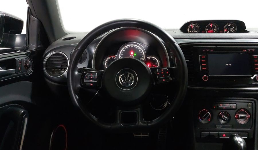 Volkswagen Beetle 2.0 TURBO DSG Hatchback 2013