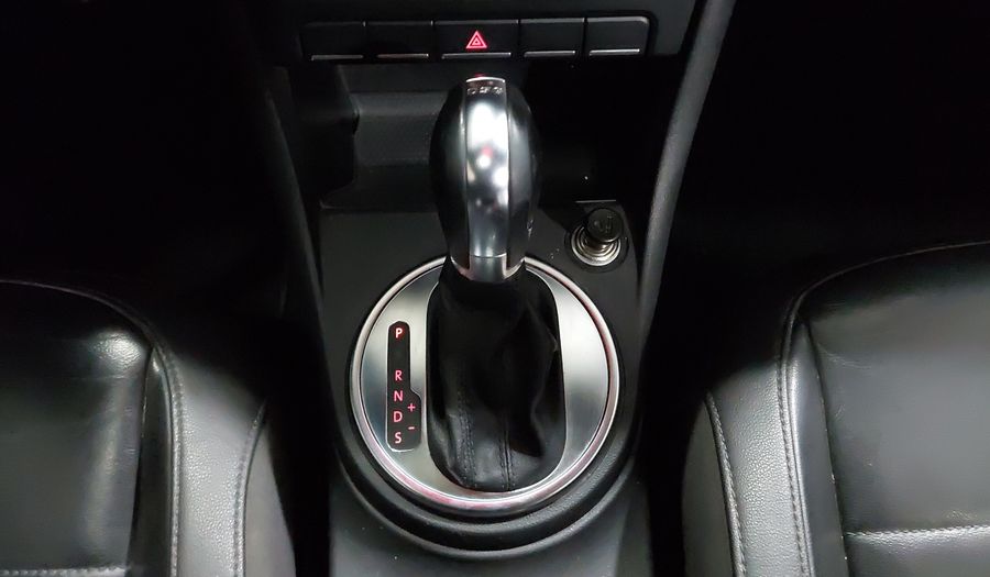 Volkswagen Beetle 2.0 TURBO DSG Hatchback 2013