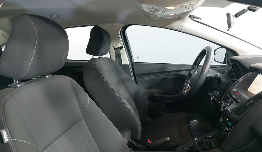 Ford Focus 2.0 SE MT Sedan 2016