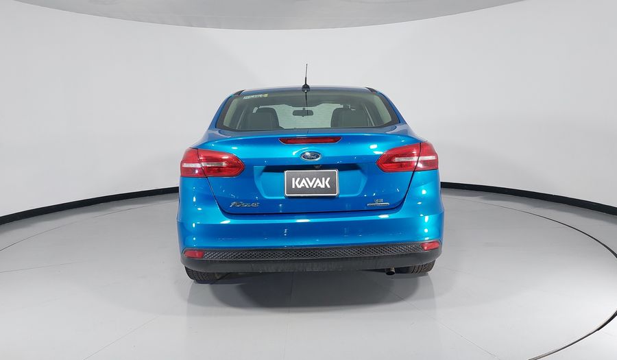 Ford Focus 2.0 SE MT Sedan 2016