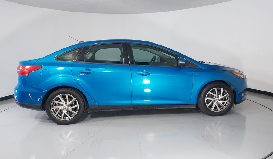 Ford Focus 2.0 SE MT Sedan 2016