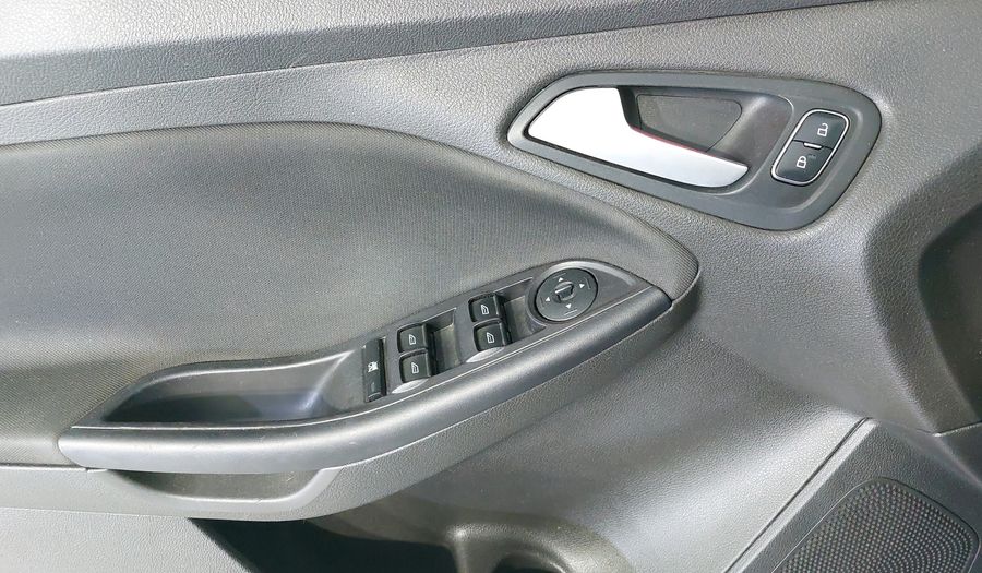 Ford Focus 2.0 SE MT Sedan 2016