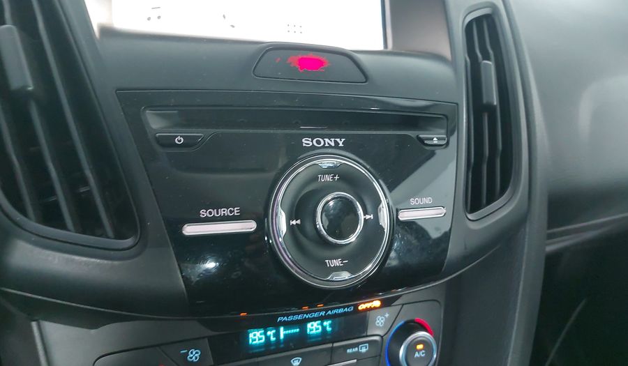 Ford Focus 2.0 SE MT Sedan 2016