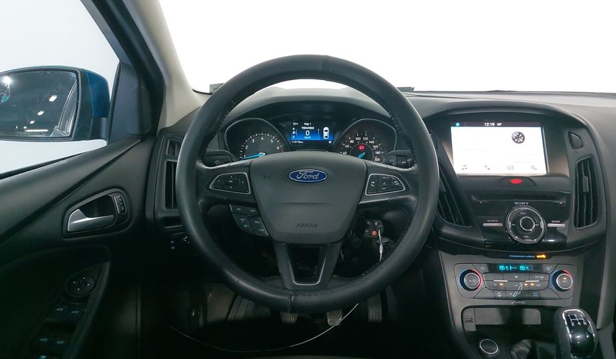 Ford Focus 2.0 SE MT Sedan 2016