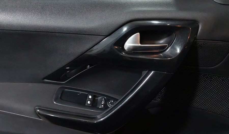 Peugeot 208 1.6 ALLURE SWAROVSKI AT Hatchback 2016