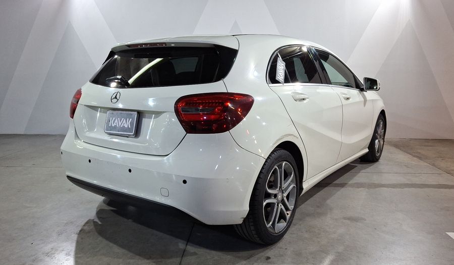Mercedes Benz Clase A 1.6 200 STYLE Hatchback 2017