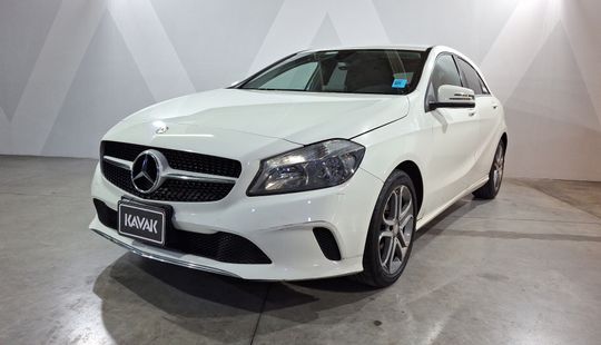 Mercedes Benz • Clase A