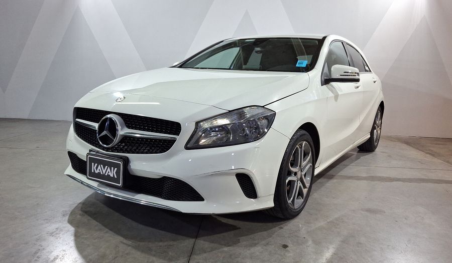 Mercedes Benz Clase A 1.6 200 STYLE Hatchback 2017