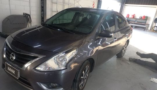 Nissan • Versa