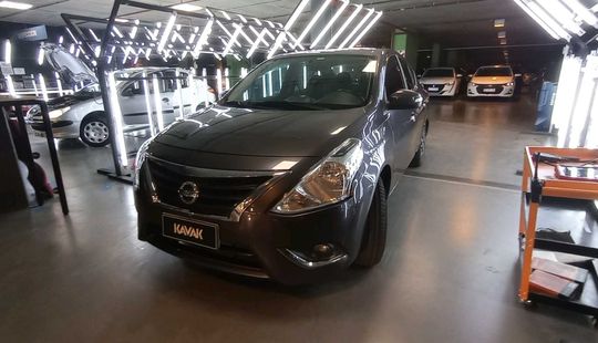 Nissan • Versa