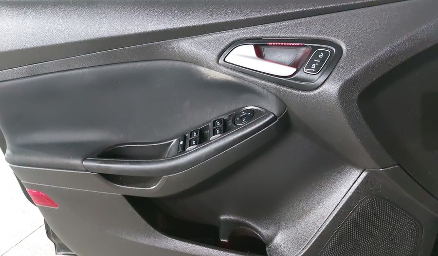 Ford Focus 2.0 SE MT Hatchback 2016
