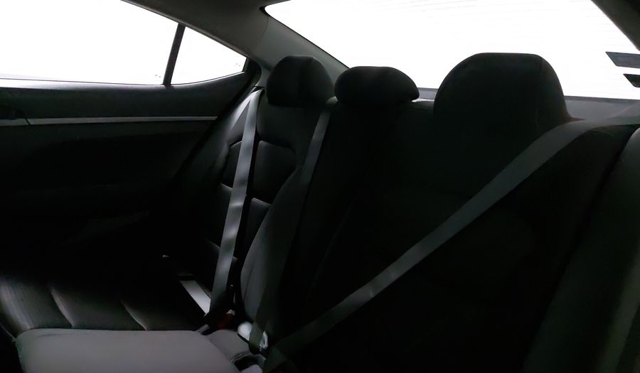Hyundai Elantra 2.0 GLS MT Sedan 2017
