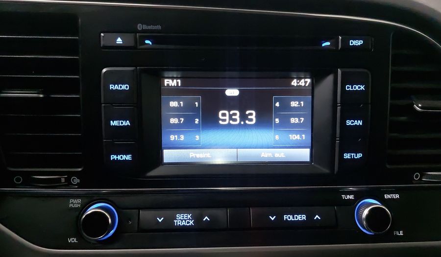 Hyundai Elantra 2.0 GLS MT Sedan 2017