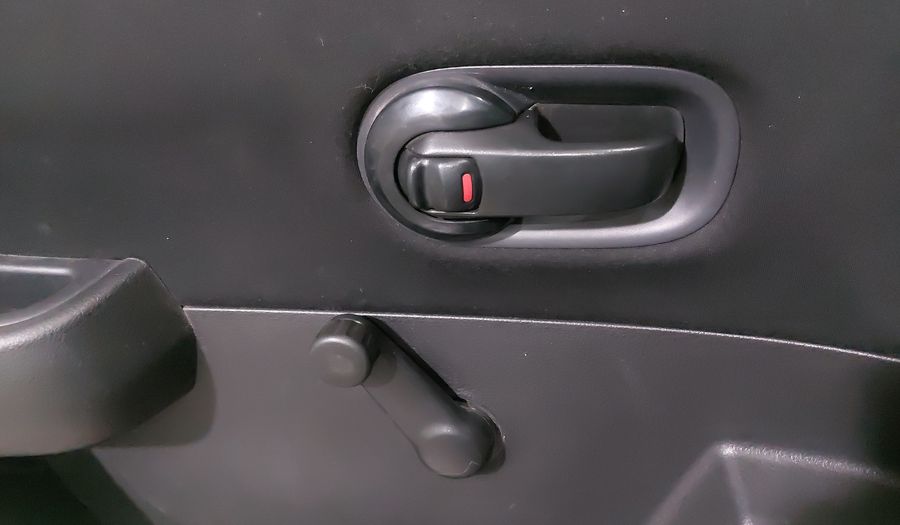 Nissan Tiida 1.8 SENSE MT Sedan 2015