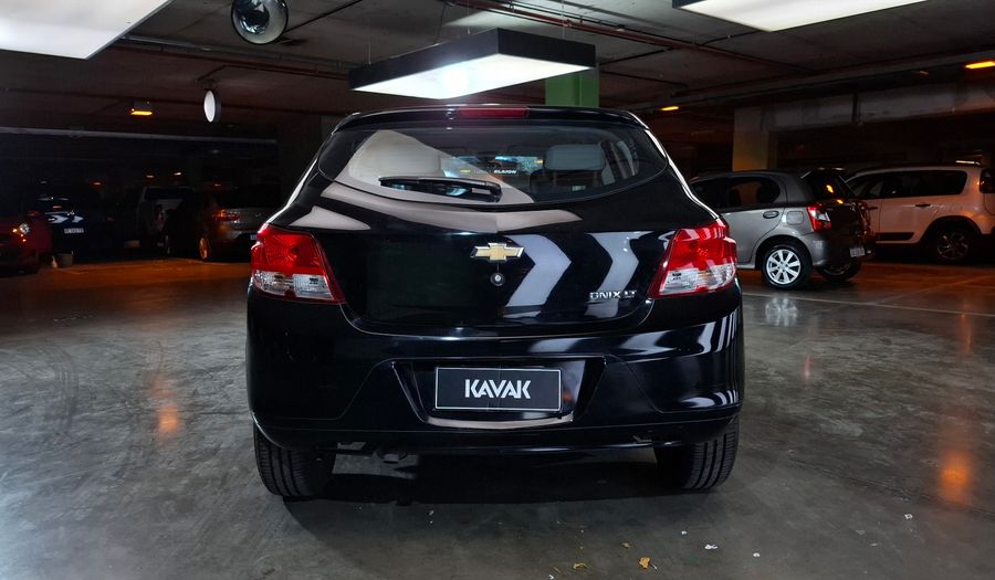 Chevrolet Onix 1.4 LT Hatchback 2014