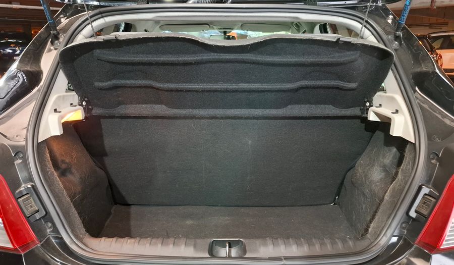 Chevrolet Onix 1.4 LT Hatchback 2014