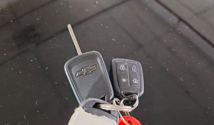 Chevrolet Onix 1.4 LT Hatchback 2014