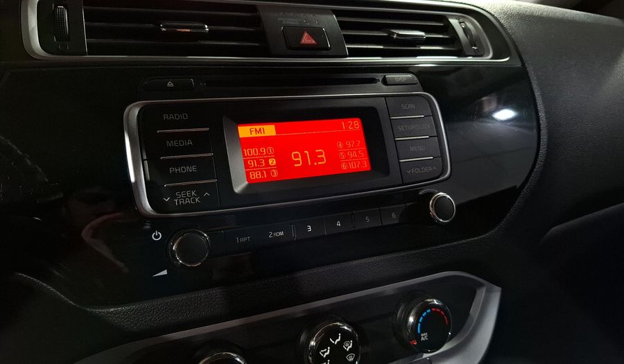 Kia Rio 1.6 LX MT Hatchback 2016