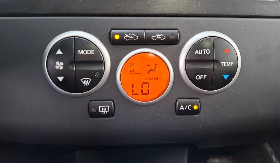 Nissan Tiida 1.8 TEKNA Hatchback 2011