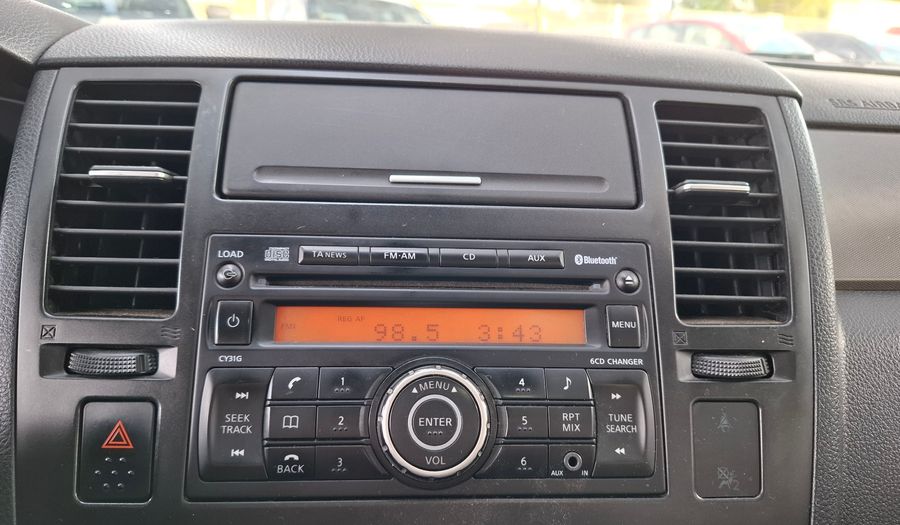 Nissan Tiida 1.8 TEKNA Hatchback 2011