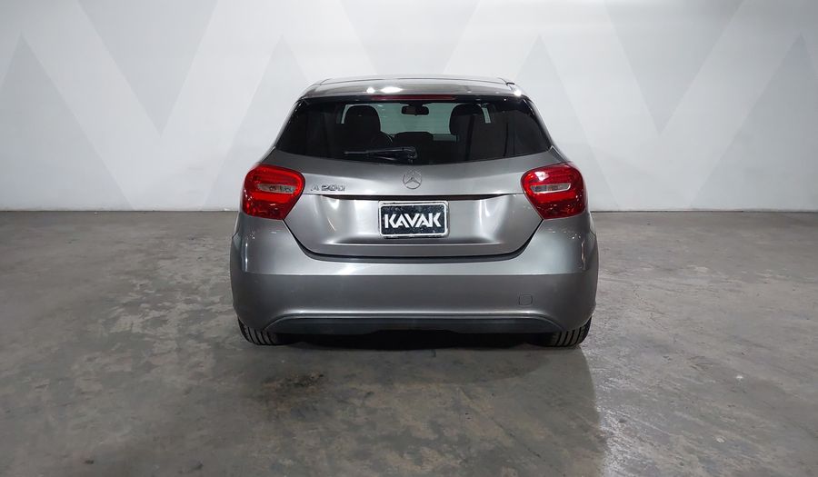 Mercedes Benz Clase A 1.6 200 Hatchback 2017