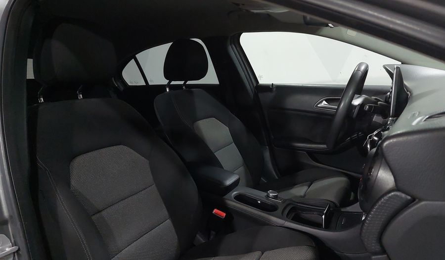 Mercedes Benz Clase A 1.6 200 Hatchback 2017