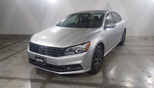 Volkswagen • Passat