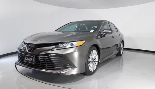 Toyota • Camry