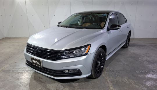 Volkswagen • Passat