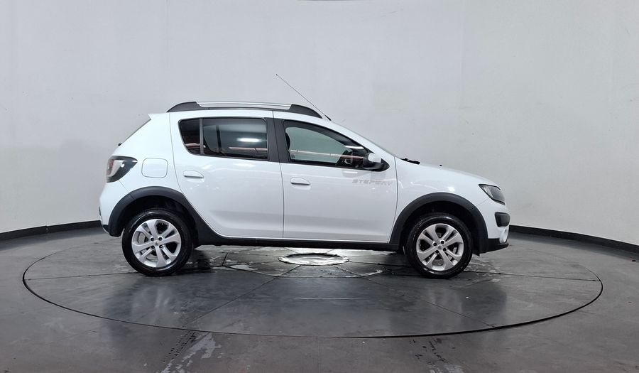 Renault Sandero Stepway 1.6 STEPWAY DYNAMIQUE Hatchback 2017