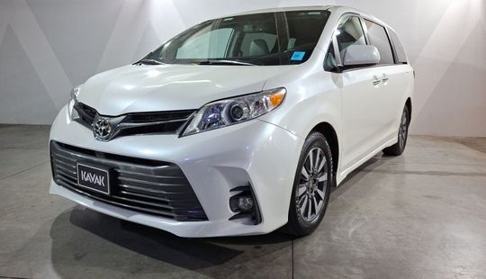 Toyota • Sienna