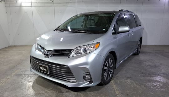 Toyota • Sienna