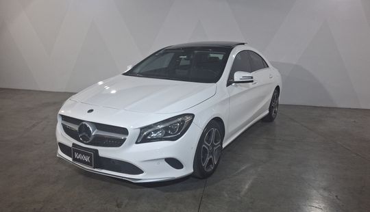 Mercedes Benz • Clase CLA