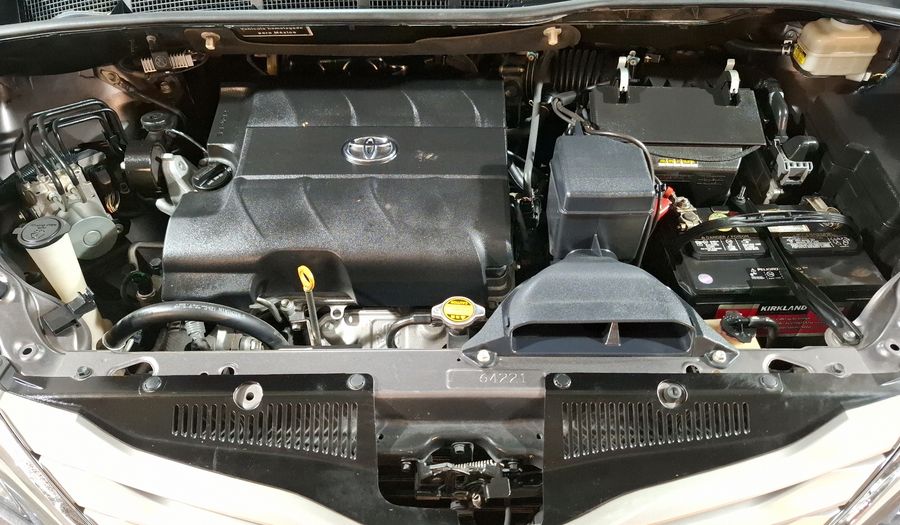 Toyota Sienna 3.5 LIMITED AT Minivan 2015