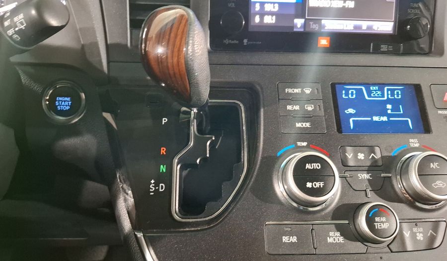 Toyota Sienna 3.5 LIMITED AT Minivan 2015